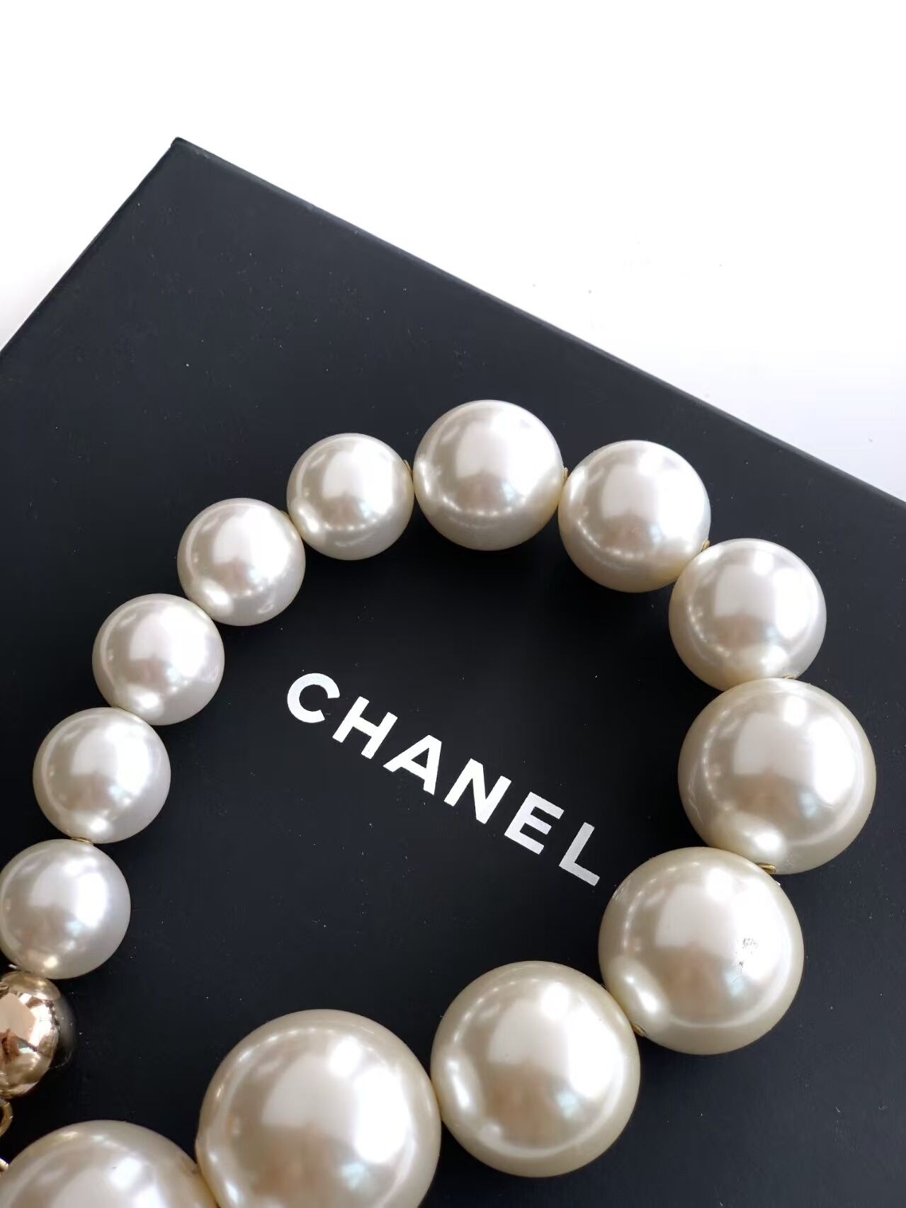 Ch@nel pearl ball bag