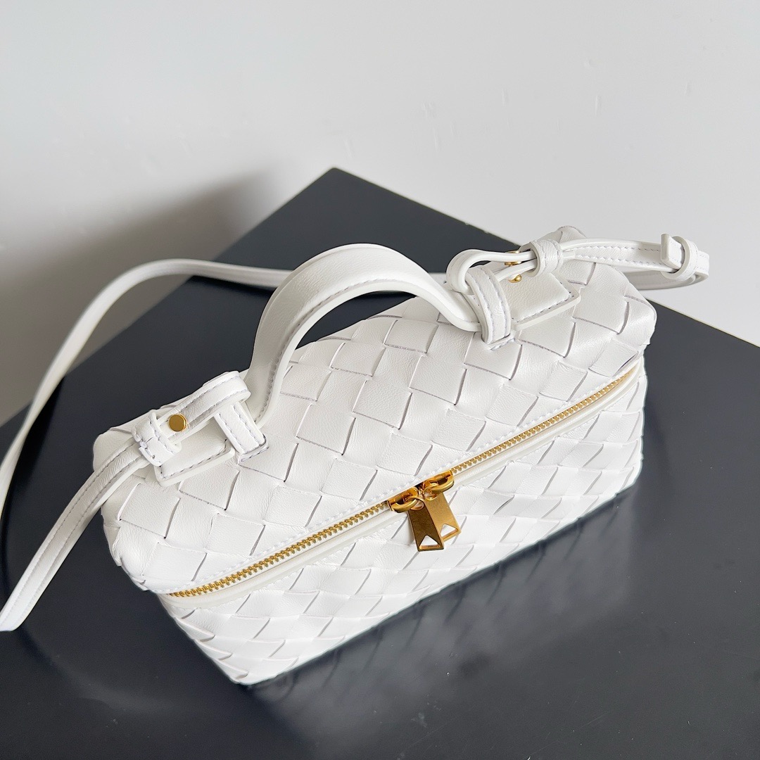 bo*te*ga Ve*ne*ta vanity case bag-22x12.5x5cm