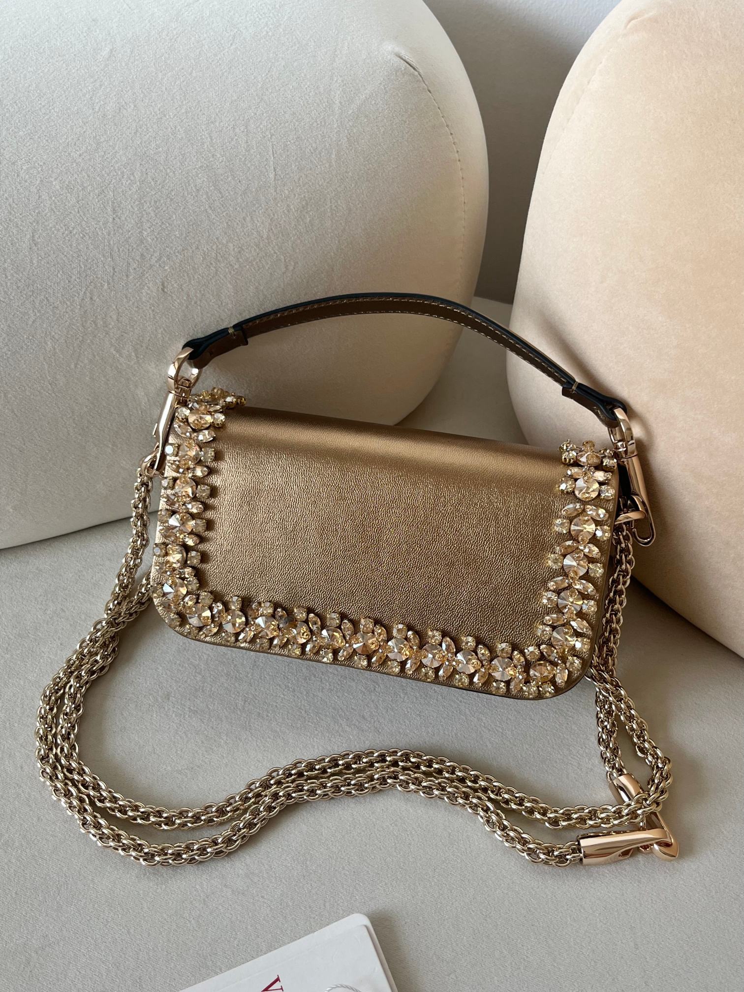 Valentino Garavani Mini Loco-19*10.5*5CM