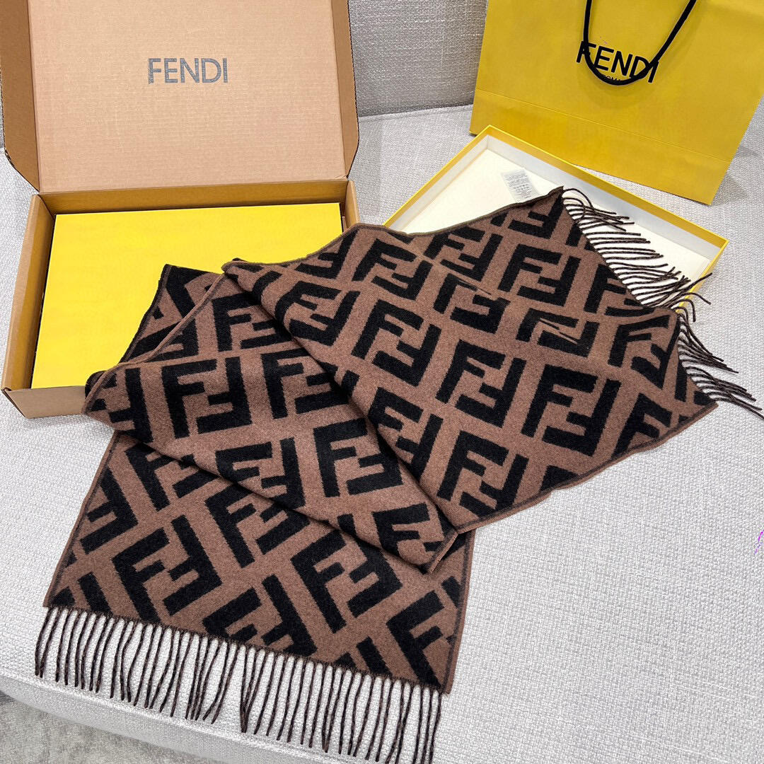 F**di scarf