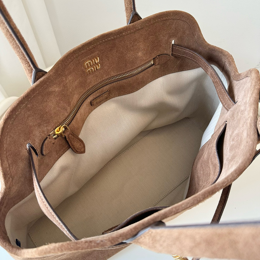 M1um1u aventure nappa tote-31x40x13cm