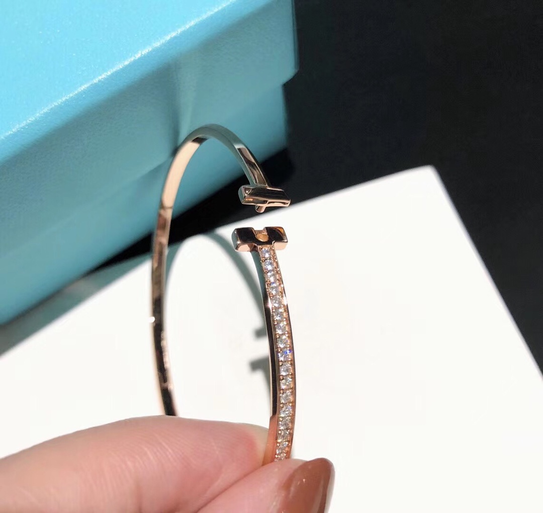 T*f*ny bracelet