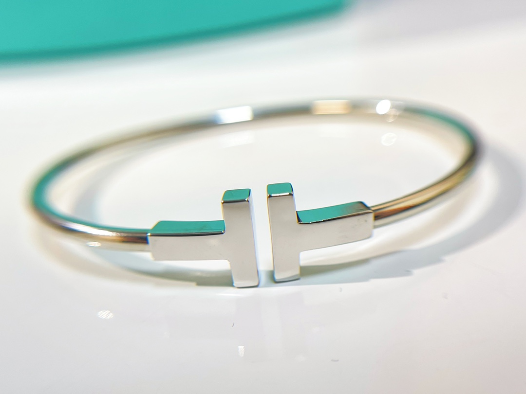 T*f*ny bracelet