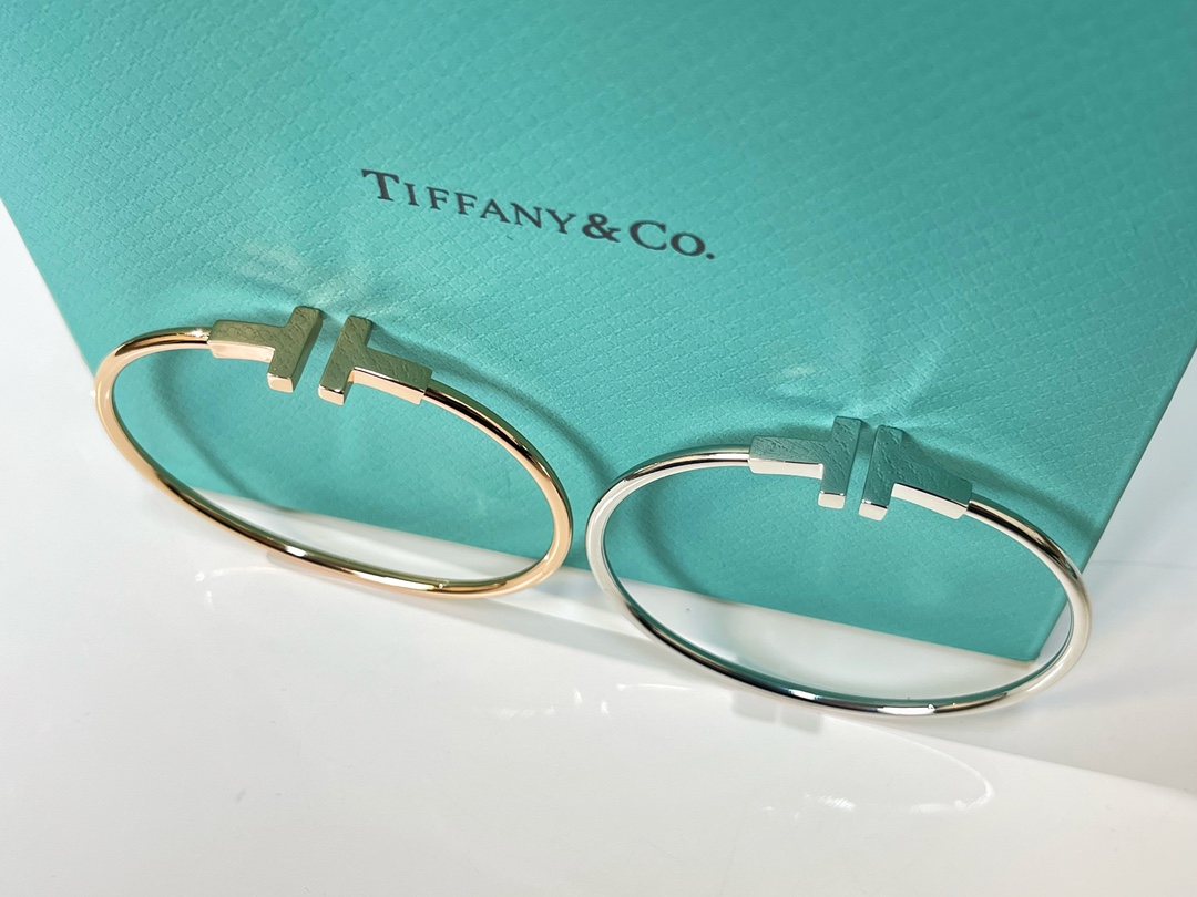 T*f*ny bracelet