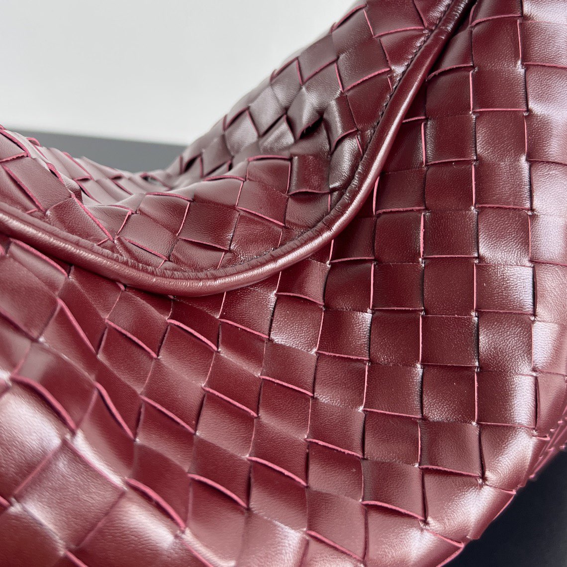 b0tt*ga Ven*ta hop bag-46x21x10cm