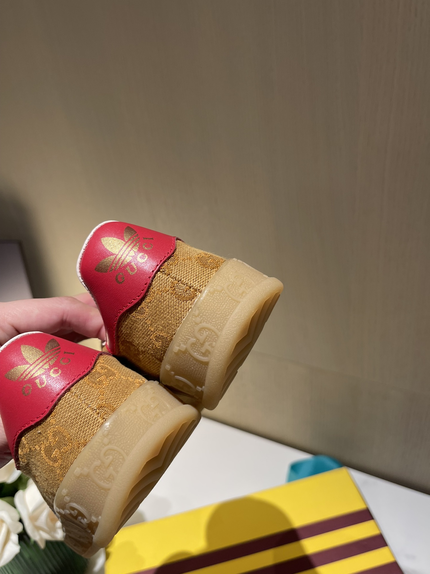 ad*sxG*u*i sneakers