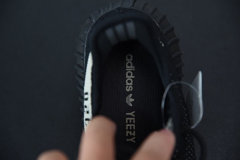ad*s Y**zy boost 350 v2 "beluga" by1604