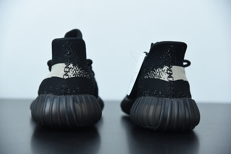 ad*s Y**zy boost 350 v2 "beluga" by1604