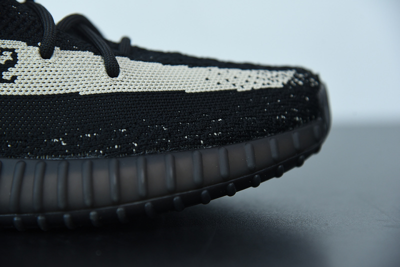 ad*s Y**zy boost 350 v2 "beluga" by1604
