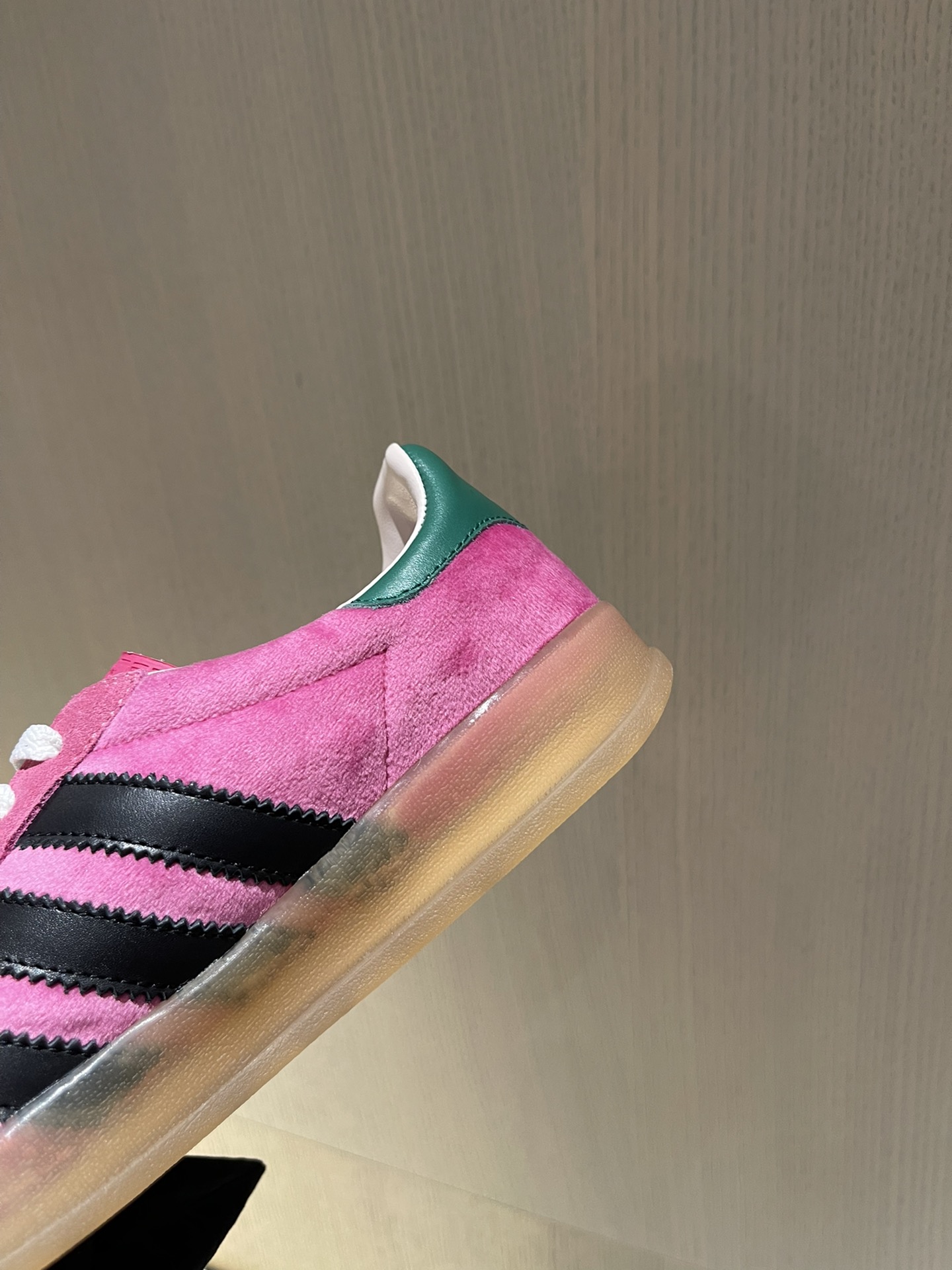 ad*sxG*u*i sneakers