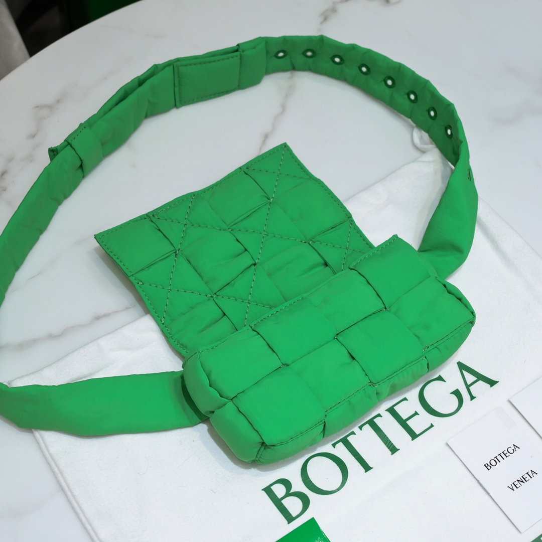 bo*te*ga Ve*ne*ta cassette bag-10x19x5cm