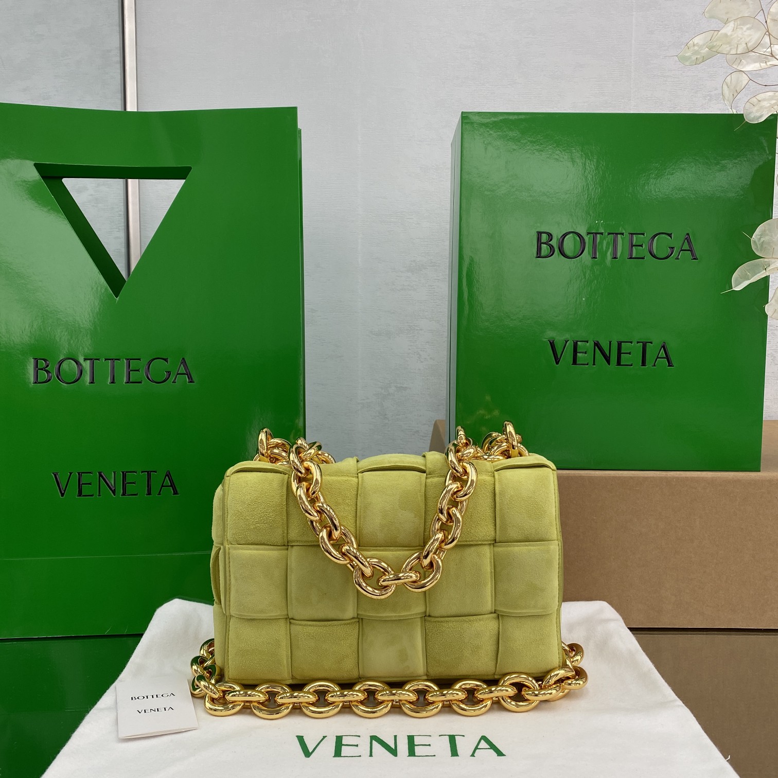 bo*te*ga Ve*ne*ta padded cassette bag-26*18*8cm