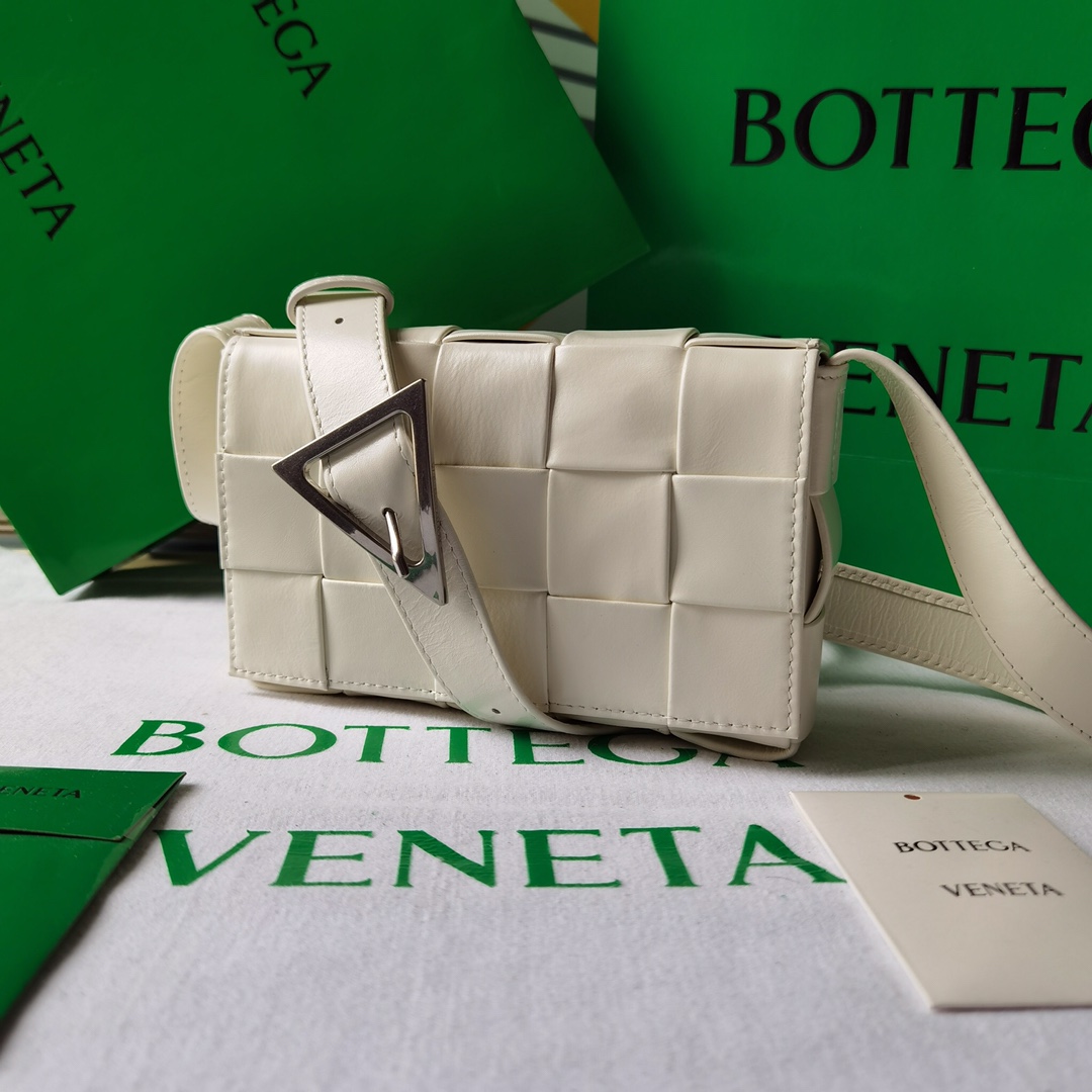 bo*te*ga Ve*ne*ta cassette bag-17.5x10.5x3.5cm