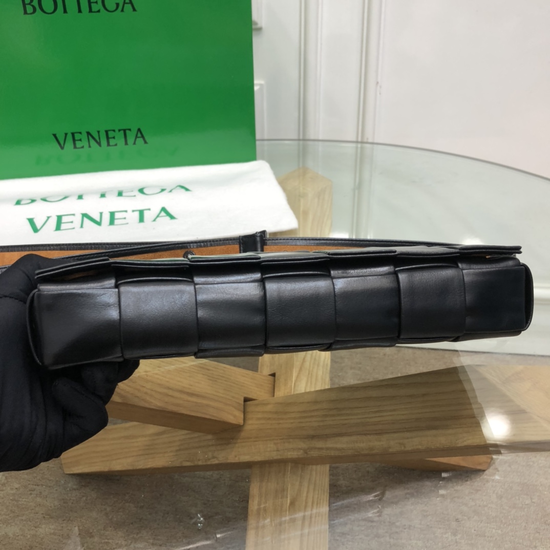 bo*te*ga Ve*ne*ta belt cassette bag-14*28*4cm