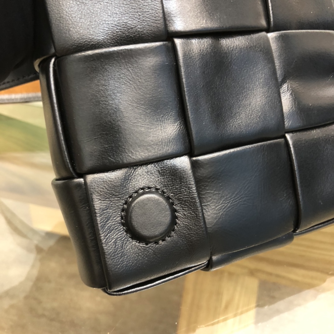bo*te*ga Ve*ne*ta belt cassette bag-14*28*4cm