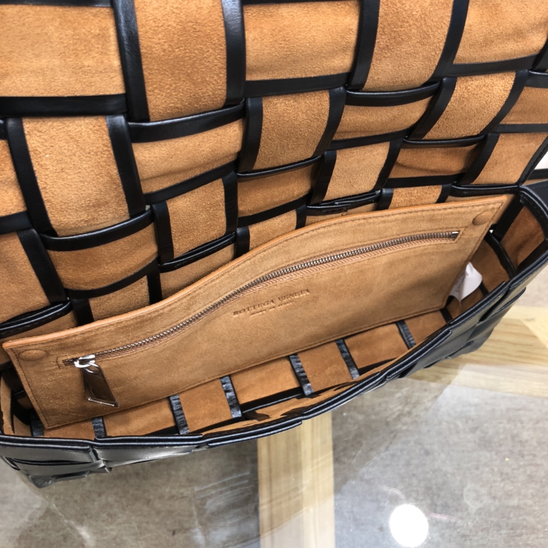 bo*te*ga Ve*ne*ta belt cassette bag-14*28*4cm