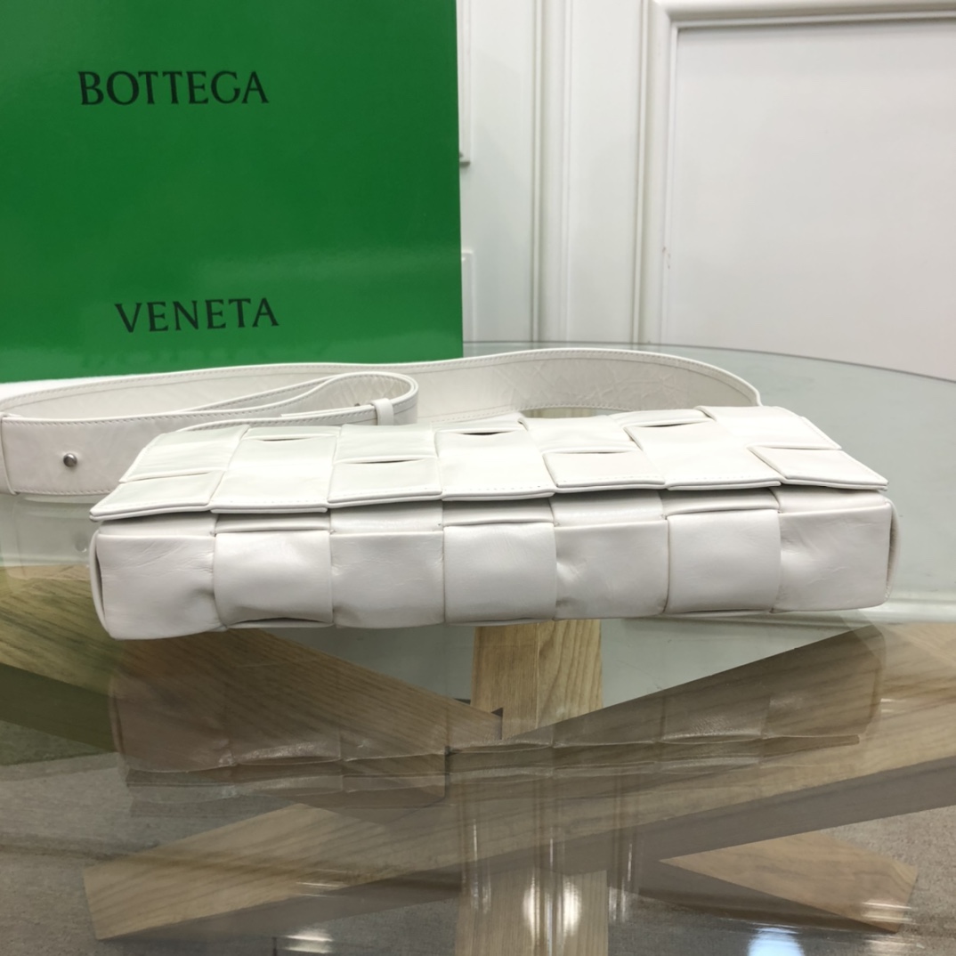 bo*te*ga Ve*ne*ta belt cassette bag-14*28*4cm