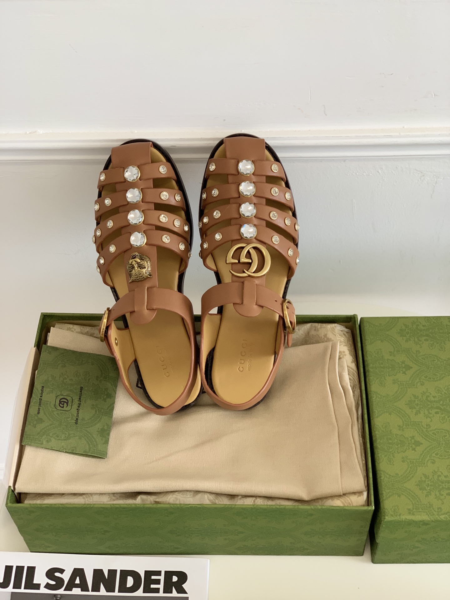 G*u*i sandals