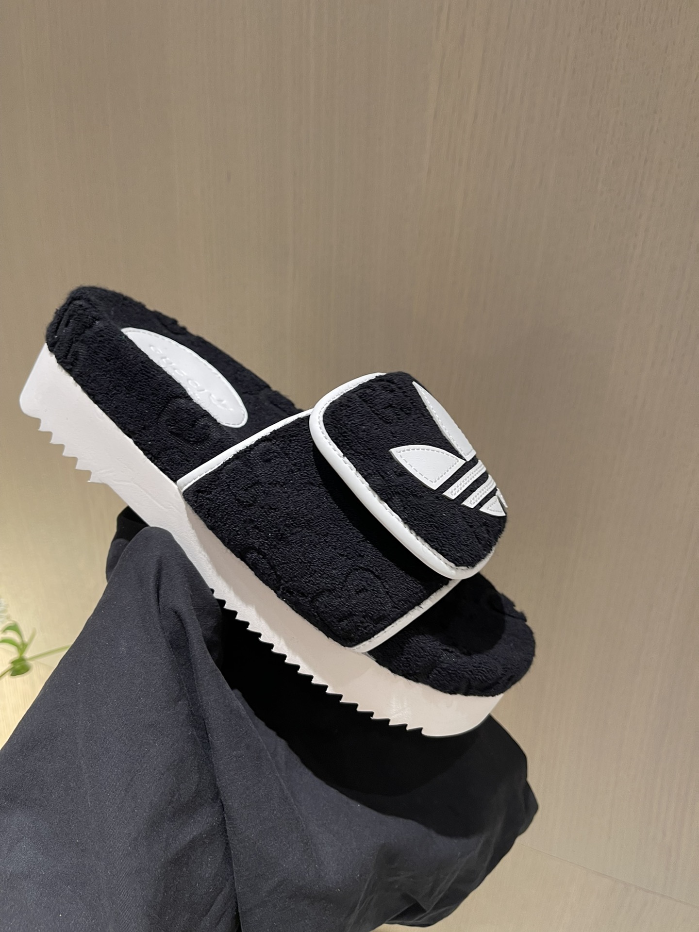 ad*sx G*u*i slides