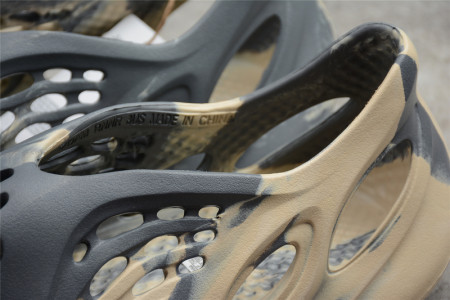 Y**zy foam runner "mxt moon grey " fy45678