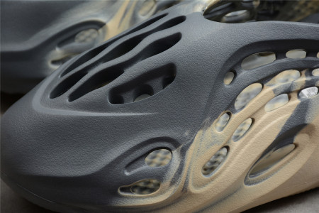 Y**zy foam runner "mxt moon grey " fy45678