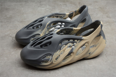 Y**zy foam runner "mxt moon grey " fy45678