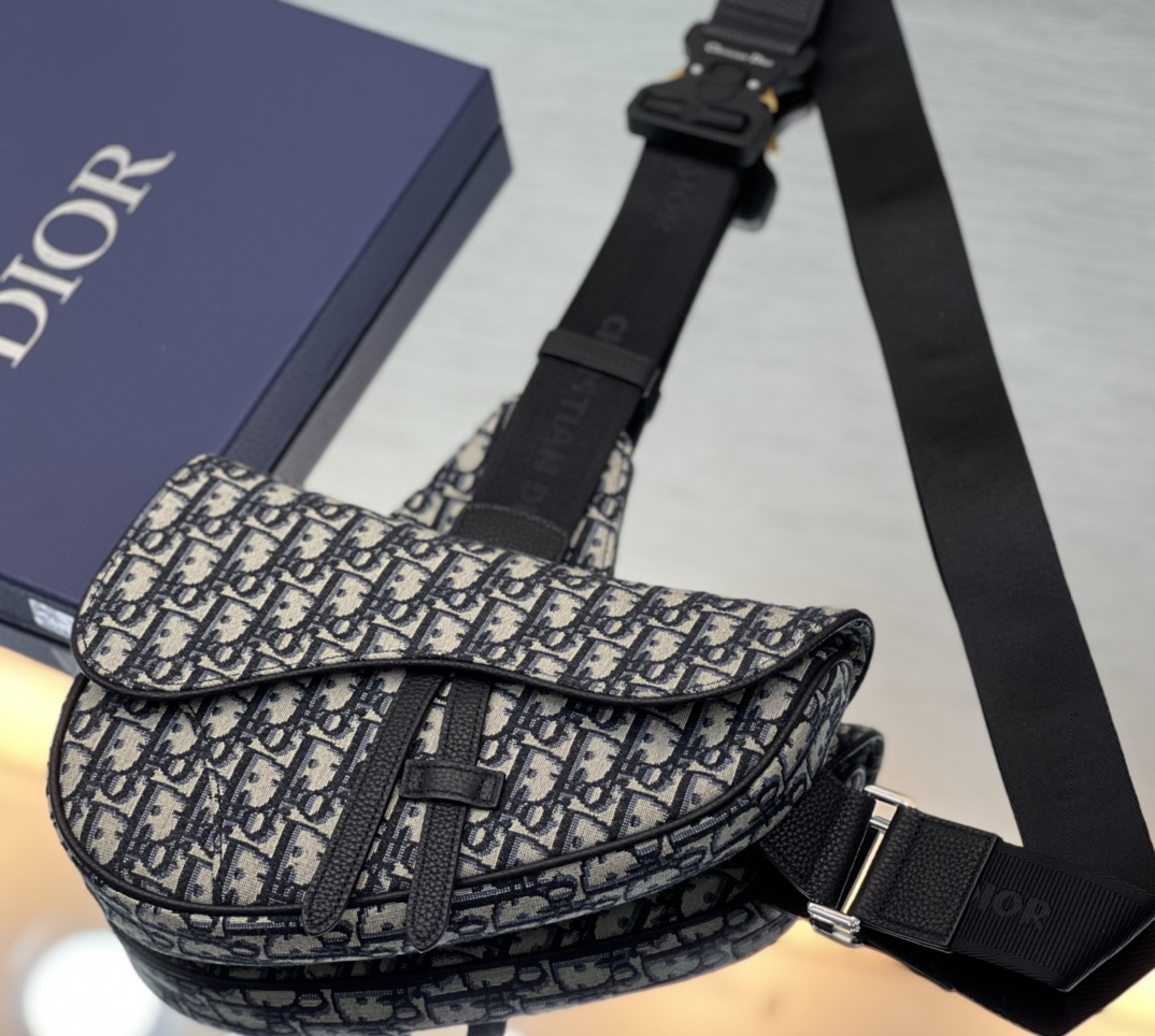 D*or saddle bag-20 x 28.6 x 5cm