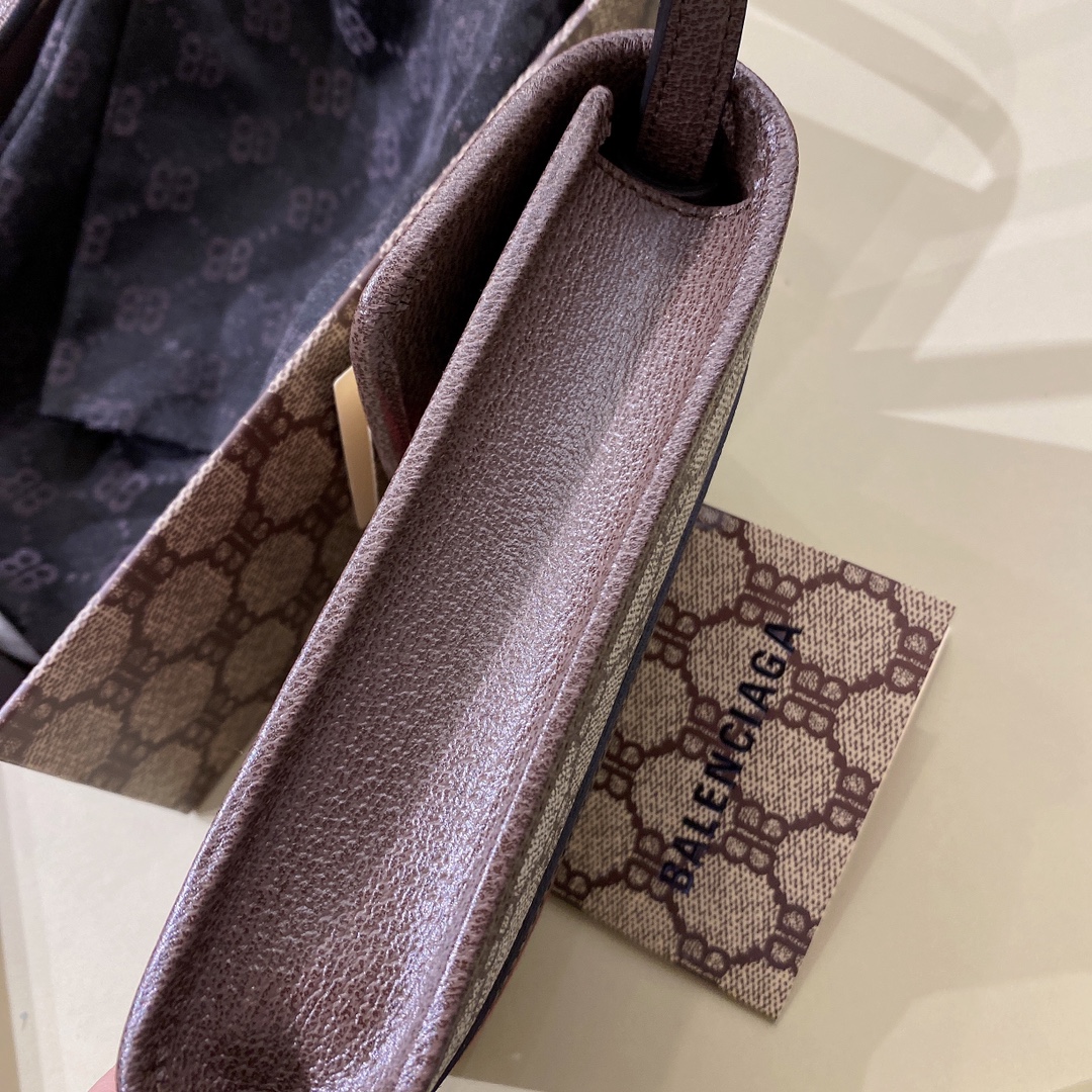 G*u*i&ba*len*cia*ga crossbody bag-11.5x18x3.5cm