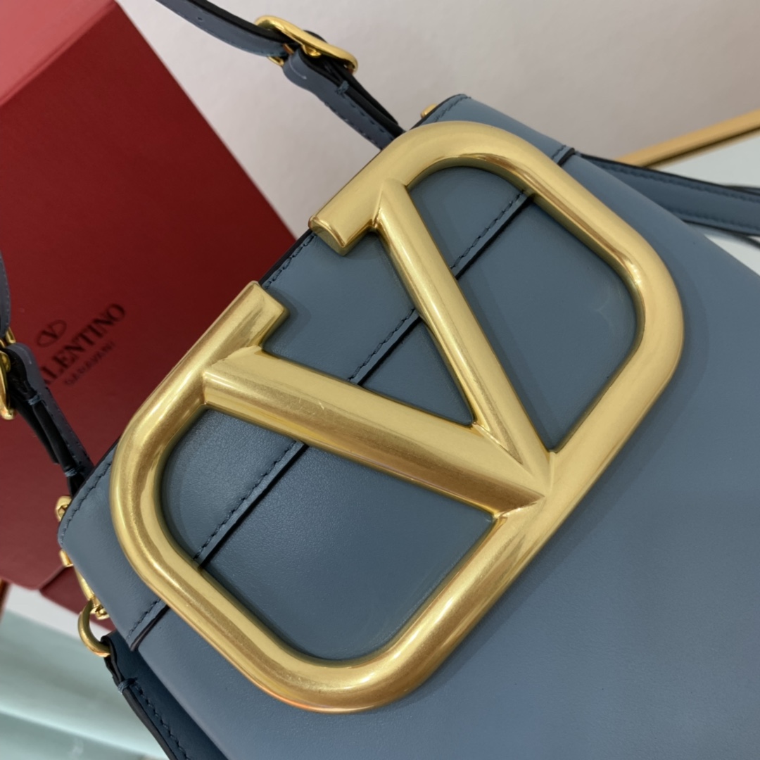 valentino garavani S*pervee bag-20*19*12cm