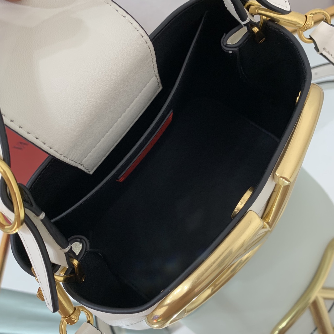 valentino garavani S*pervee bag-20*19*12cm