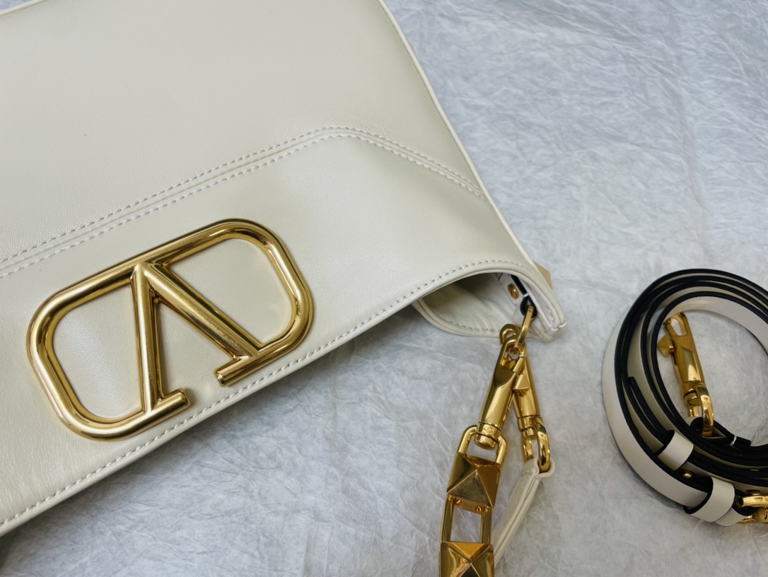 Valentino Garavani StudSign-28*22*7CM