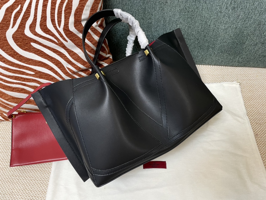 Valentino Garavani Escape Handbags-31*25*15&41*25*18 CM
