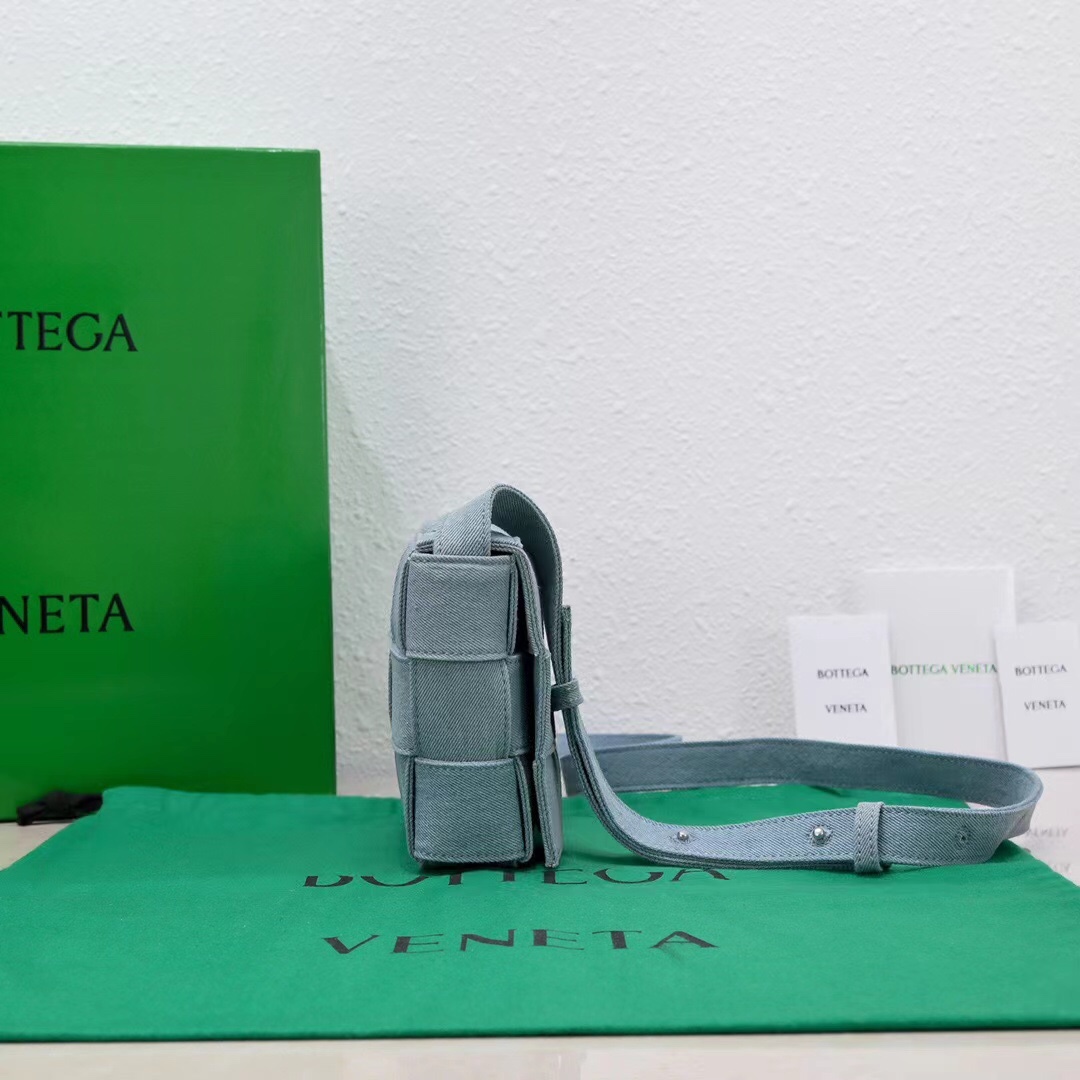 bo*te*ga Ve*ne*ta cassette bag-23x15x6cm
