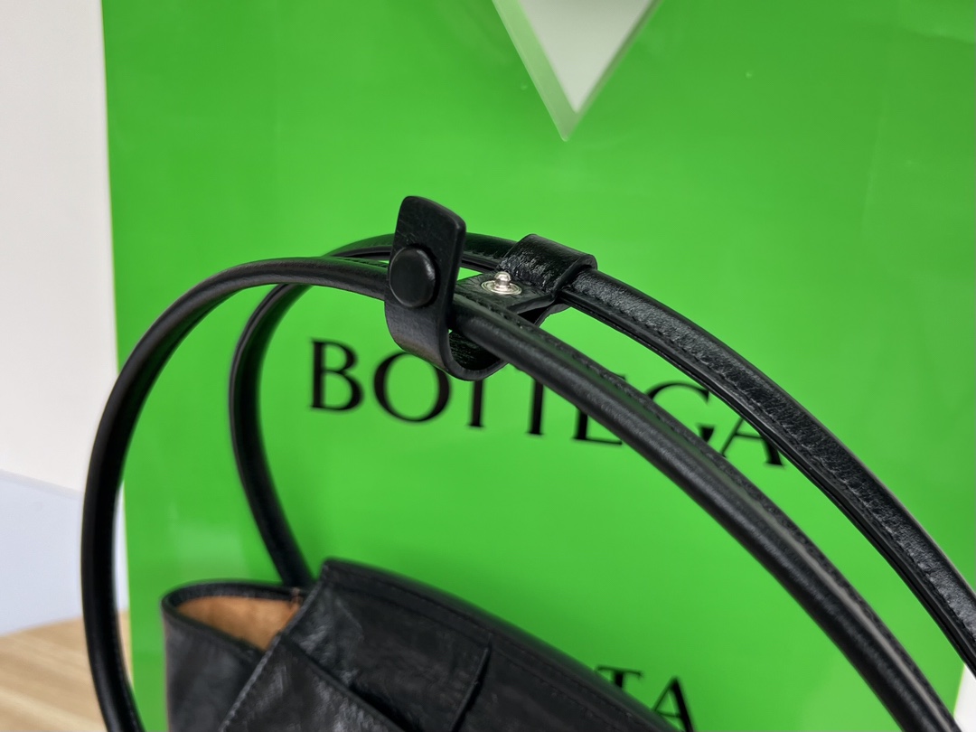 bo*te*ga Ve*ne*ta arco bag-23x21x9cm