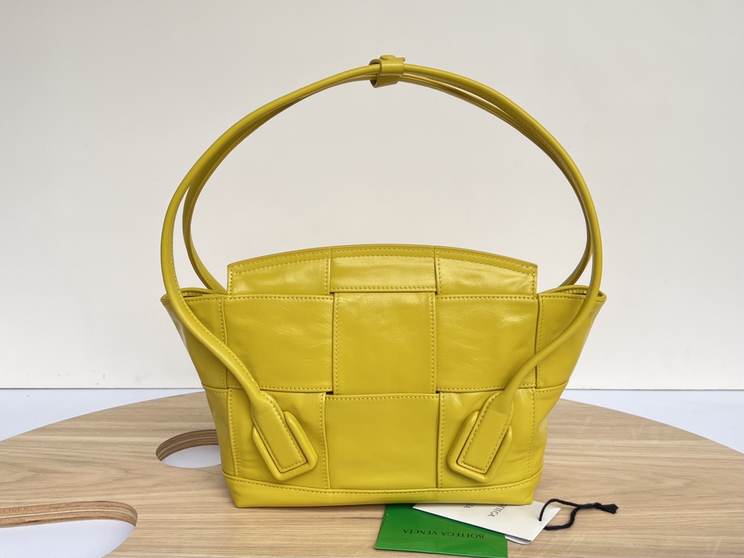 bo*te*ga Ve*ne*ta arco bag-23x21x9cm