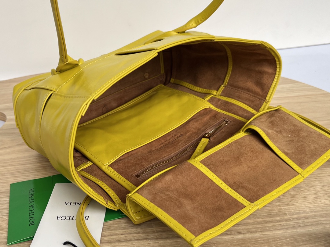 bo*te*ga Ve*ne*ta arco bag-23x21x9cm