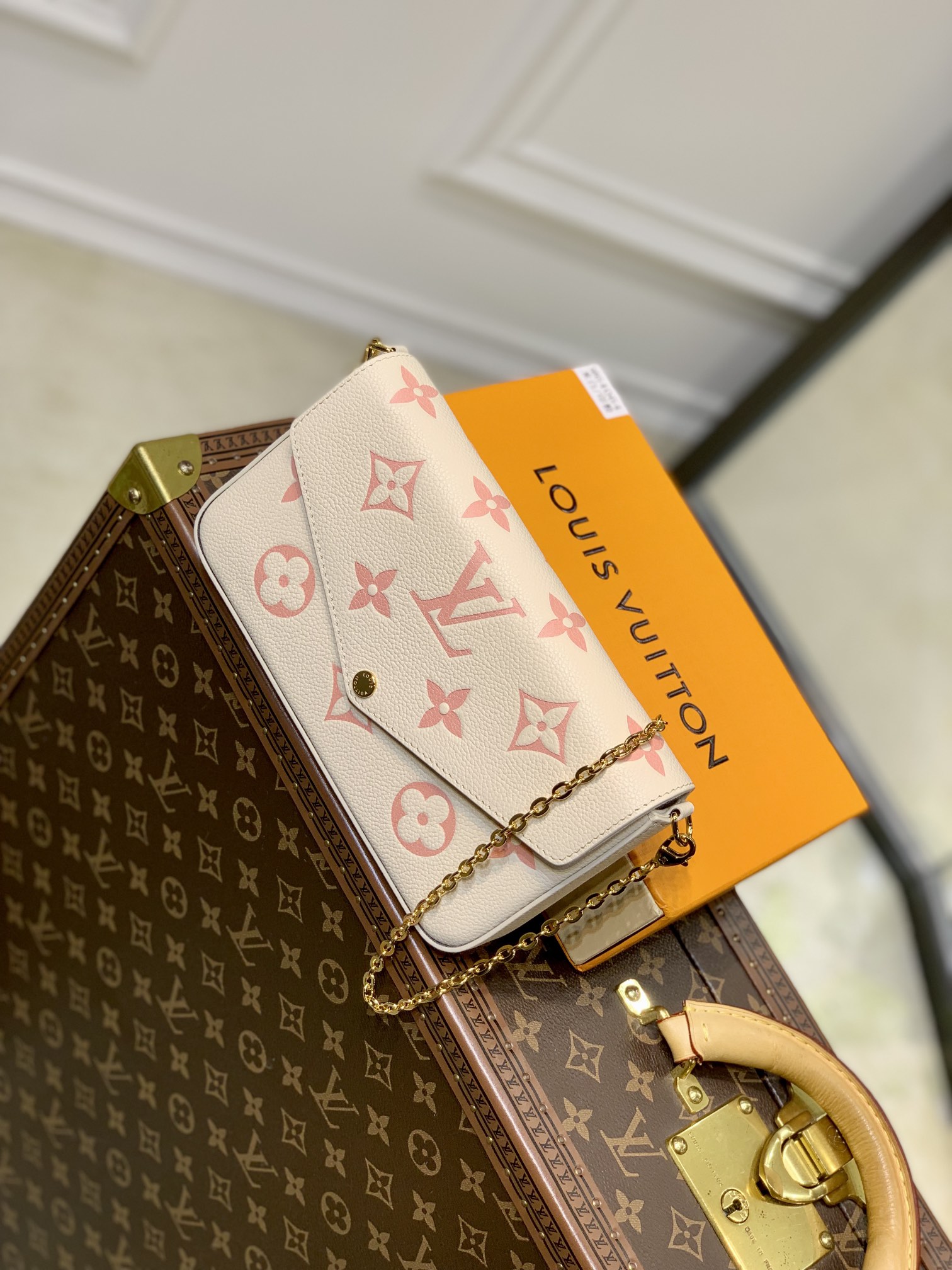 l0*is V*t0n pochette félicie-m82047-21*11* 2cm