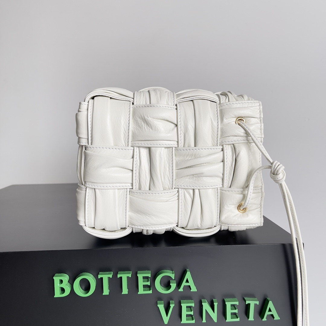 bo*te*ga Ve*ne*ta mini bucket-18*14*14cm