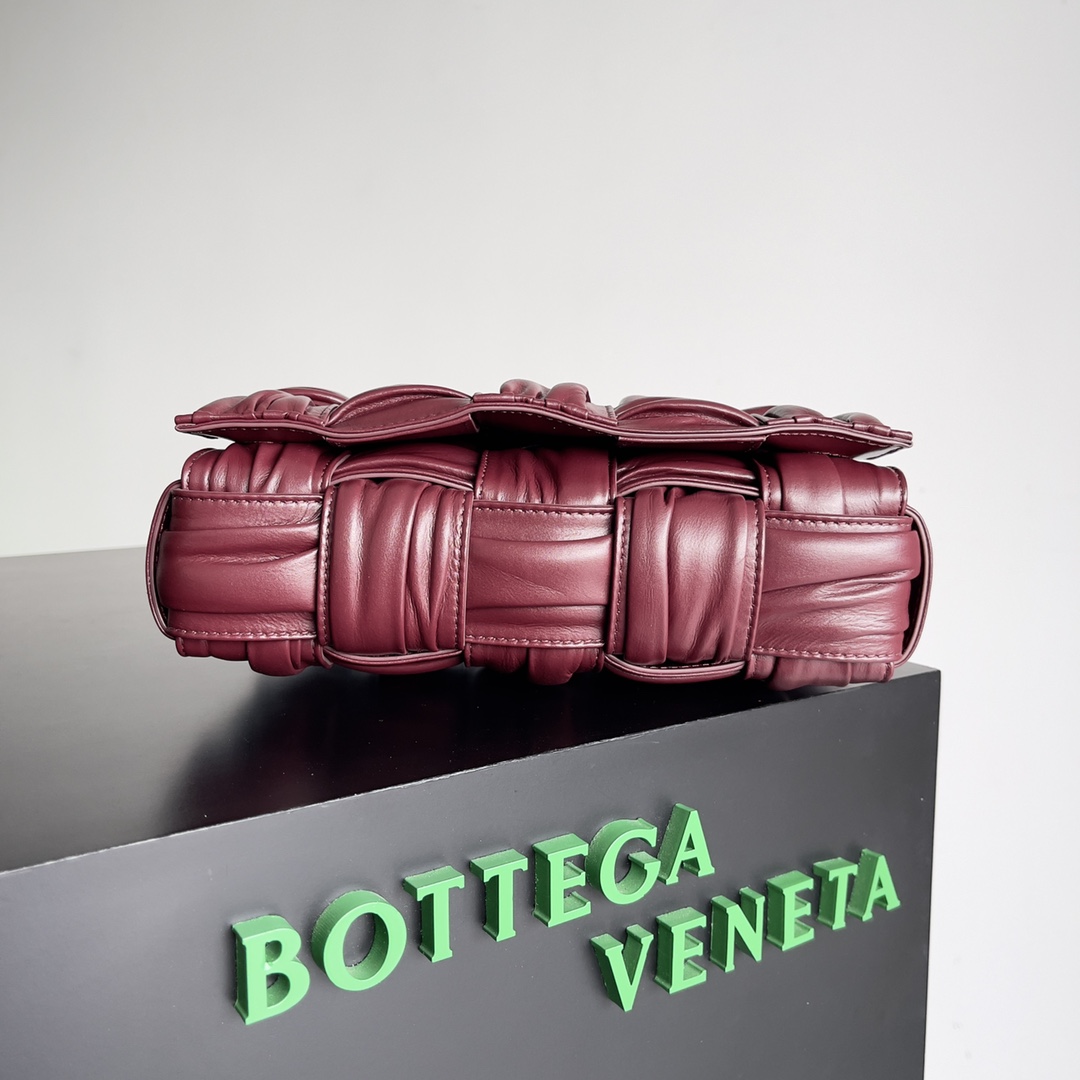 bo*te*ga Ve*ne*ta cassette bag-19*4*12cm