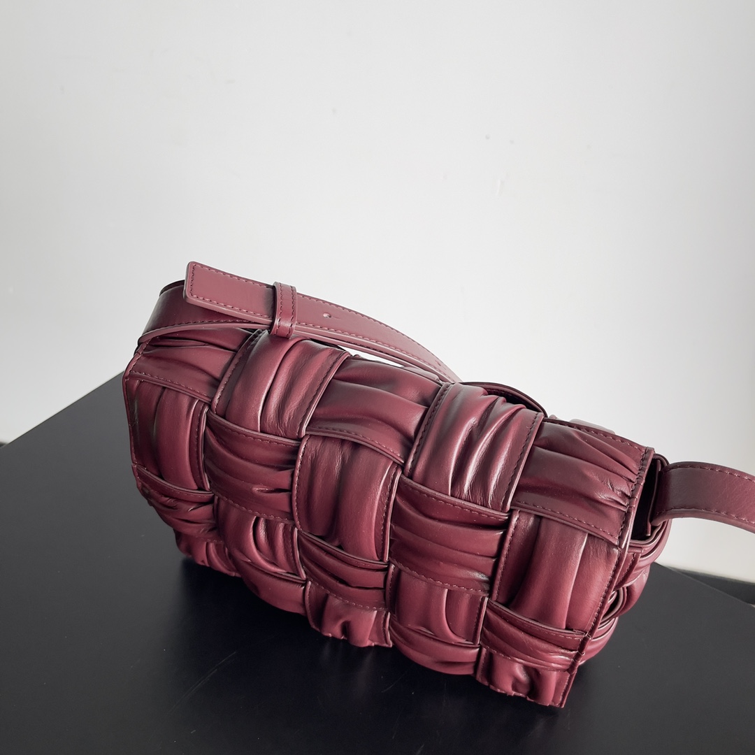 bo*te*ga Ve*ne*ta cassette bag-19*4*12cm