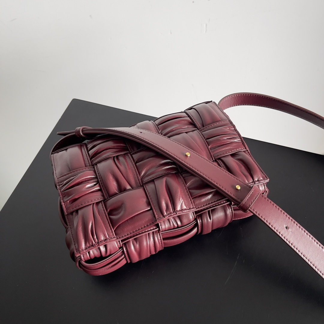 bo*te*ga Ve*ne*ta cassette bag-19*4*12cm