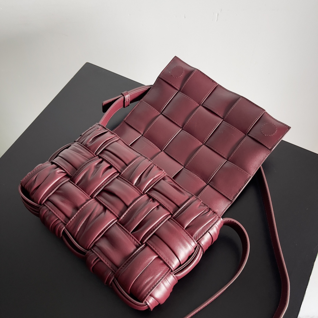bo*te*ga Ve*ne*ta cassette bag-19*4*12cm