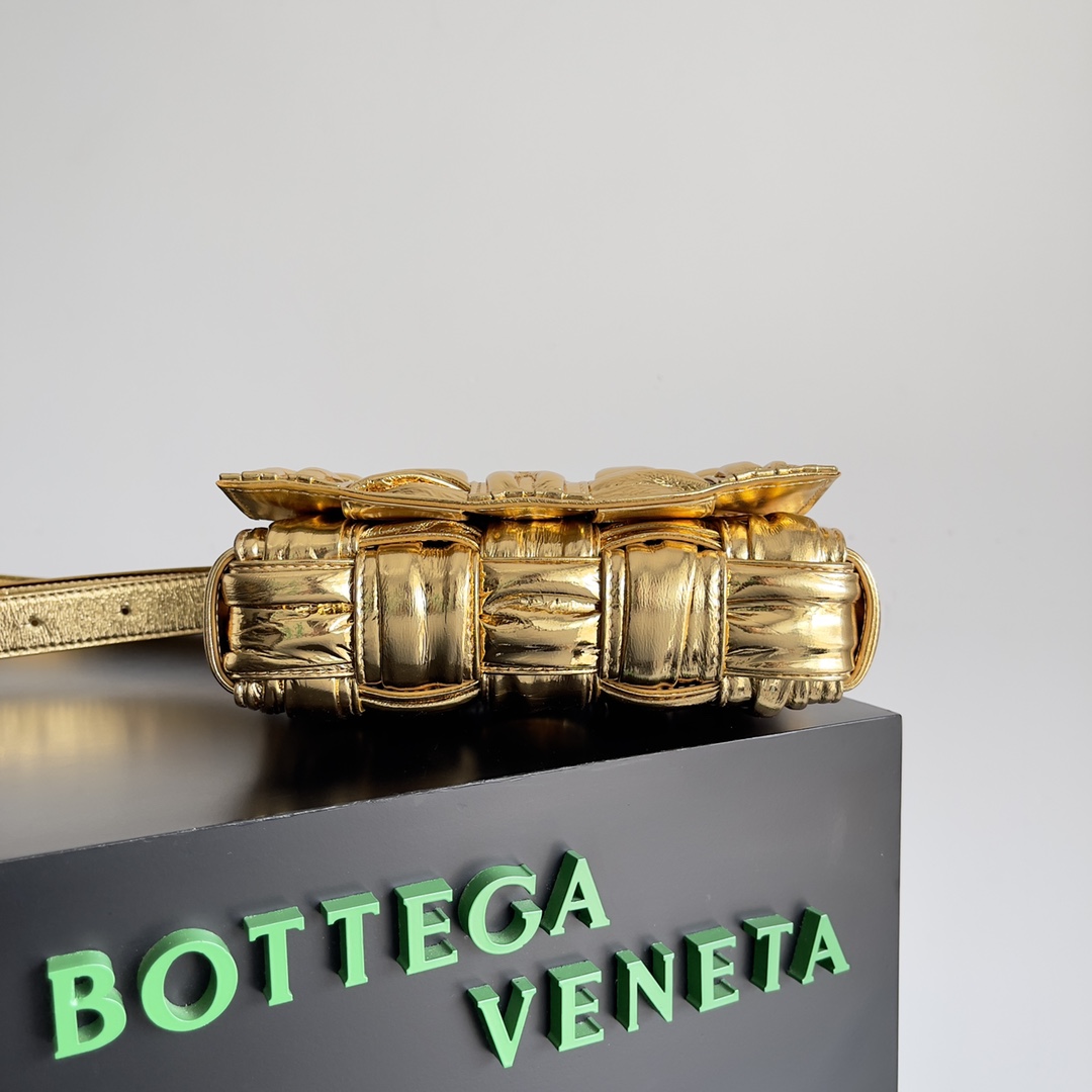 bo*te*ga Ve*ne*ta cassette bag-19*4*12cm