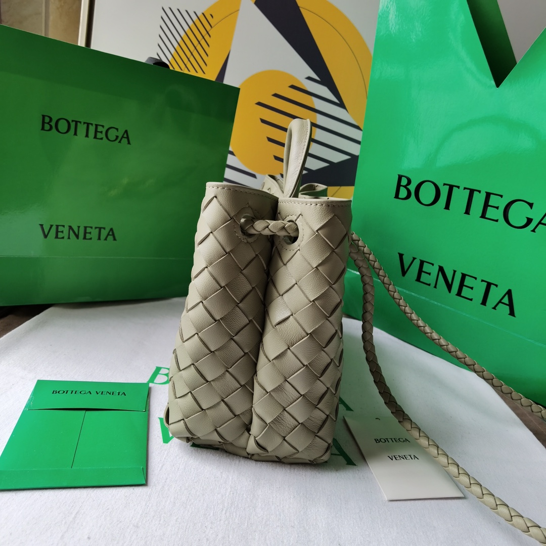 bo*te*ga Ve*ne*tatote-22*25*10.5cm