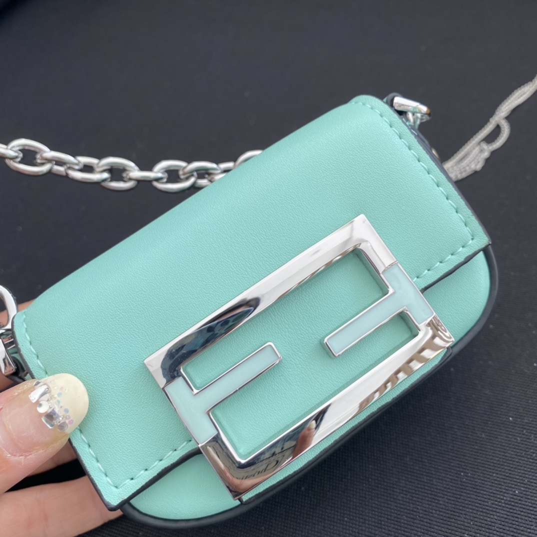 f**di&T*f*ny baguette bag-11×6.5×2.5cm