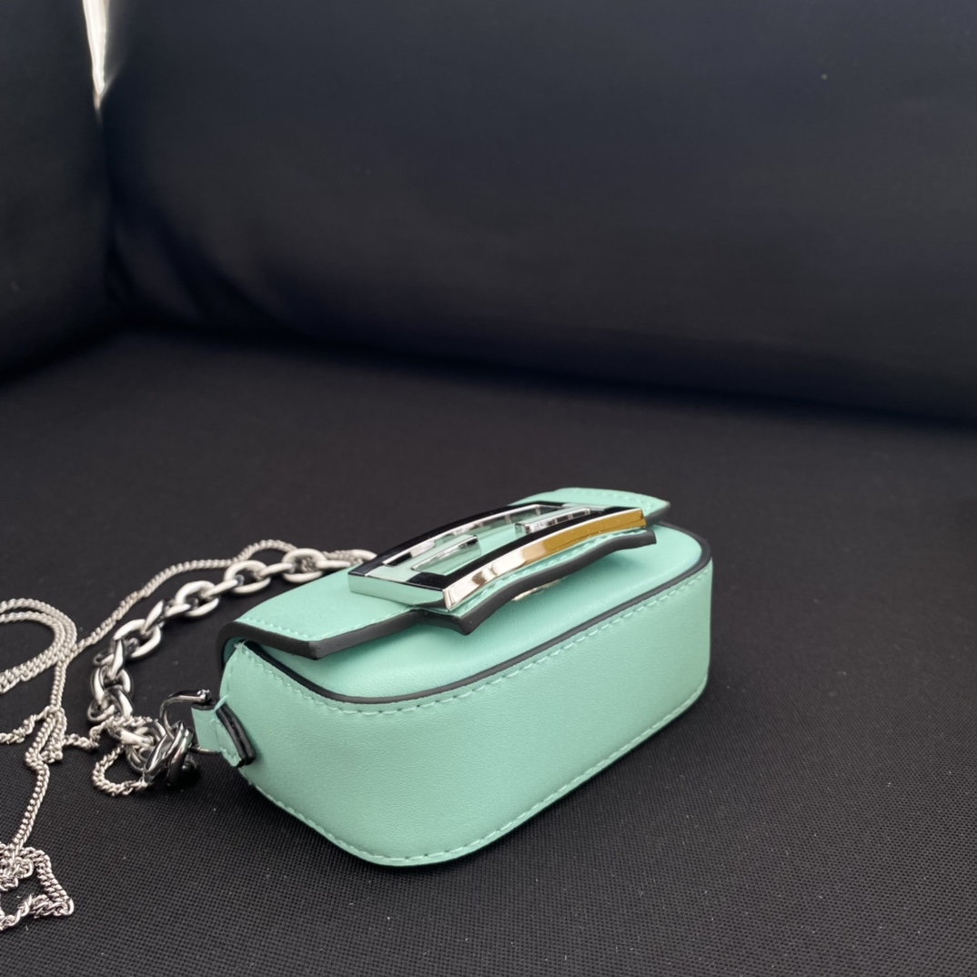 f**di&T*f*ny baguette bag-11×6.5×2.5cm
