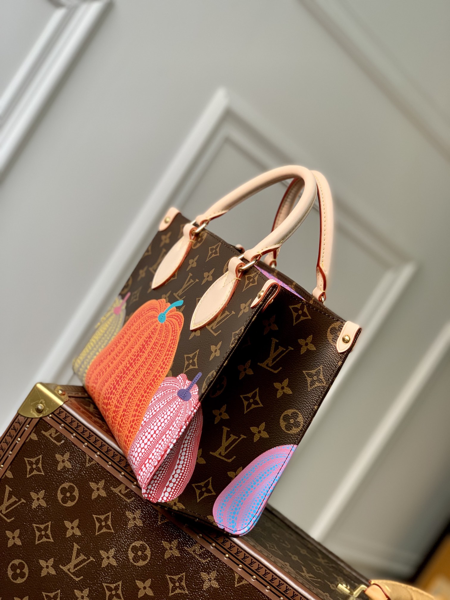 l0*is V*t0n x yk onthego handbag-25*19*11.5 cm