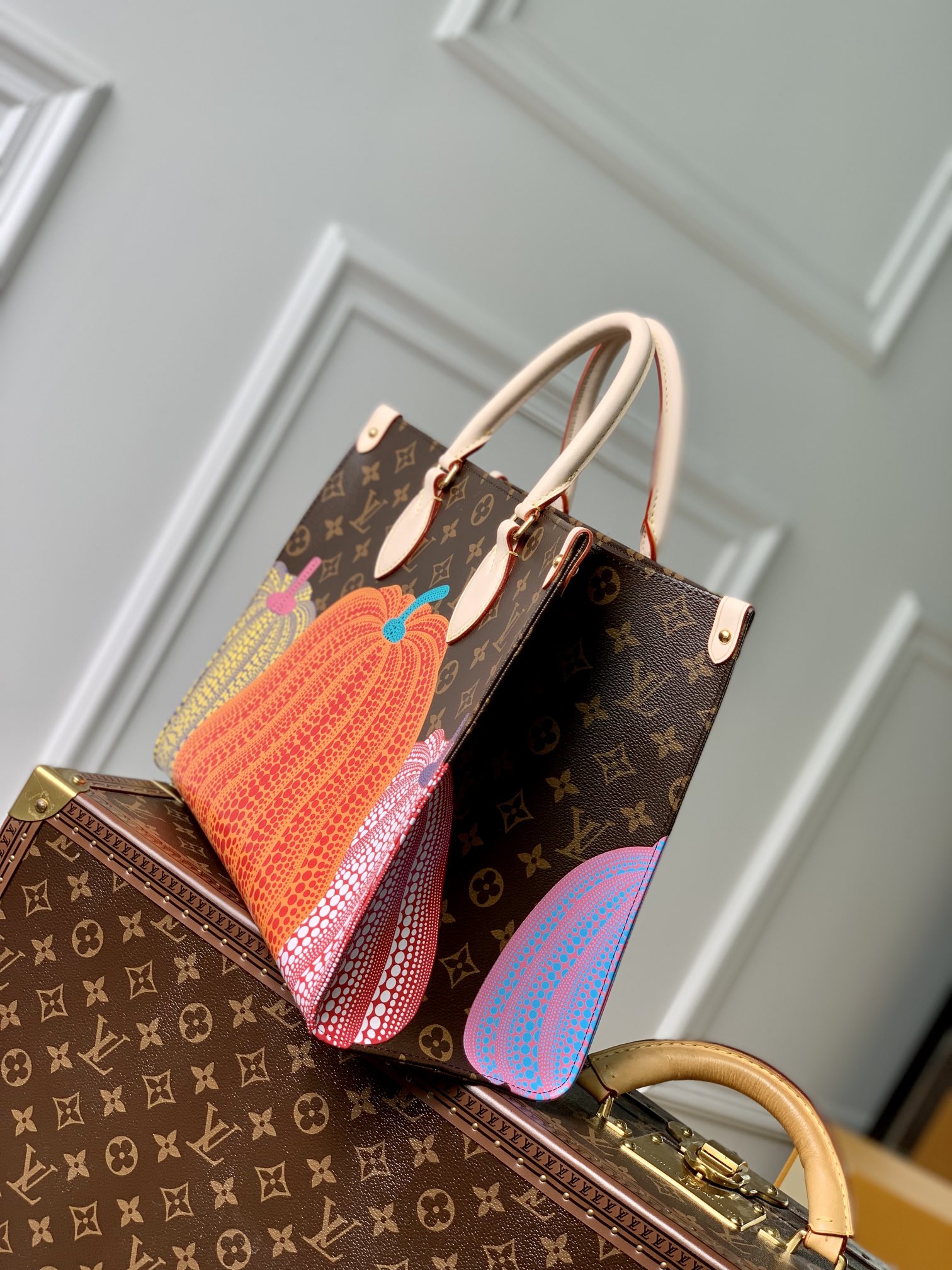 l0*is V*t0n x ykonthego handbag-35 x 27 x 14 cm