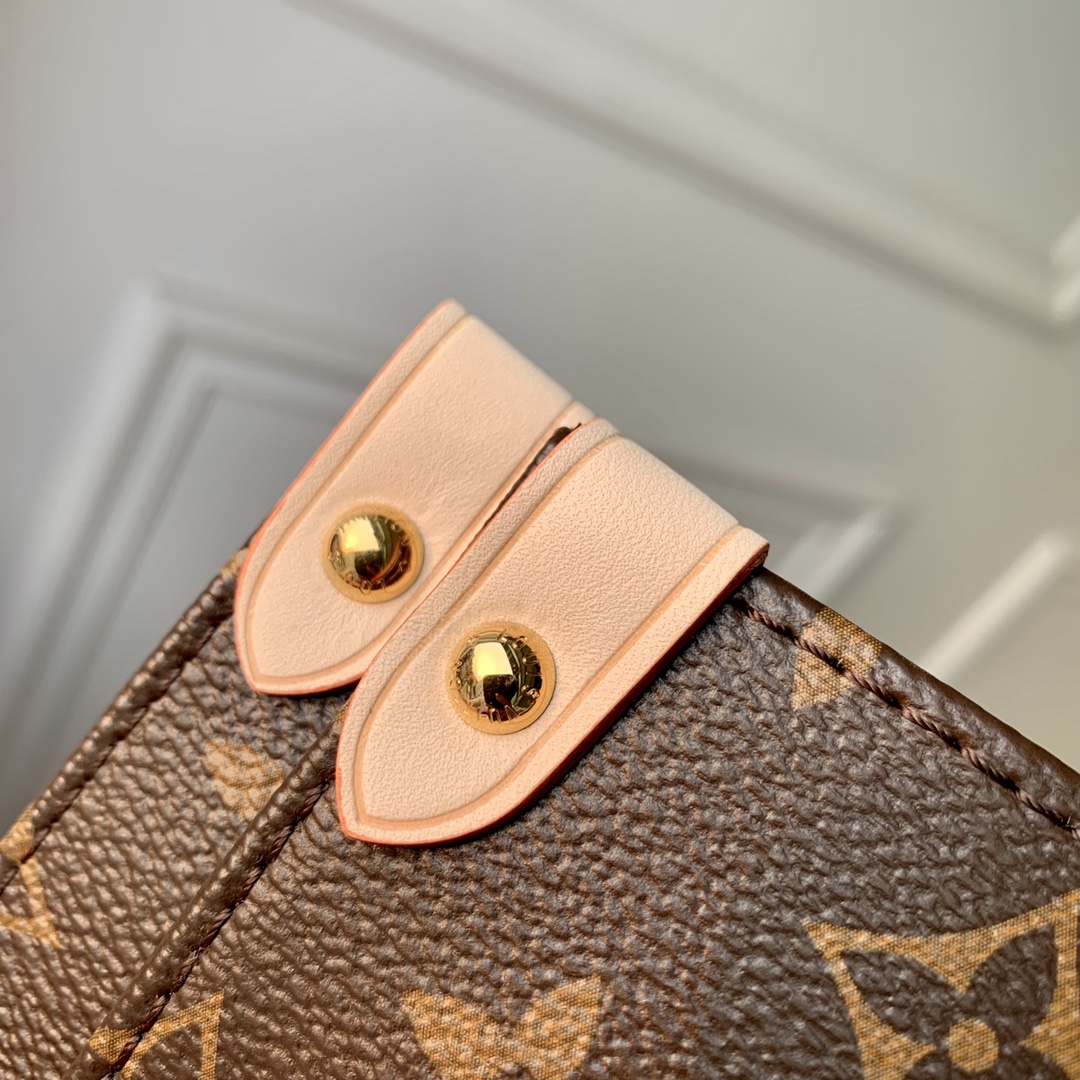 l0*is V*t0n x ykonthego handbag-35 x 27 x 14 cm