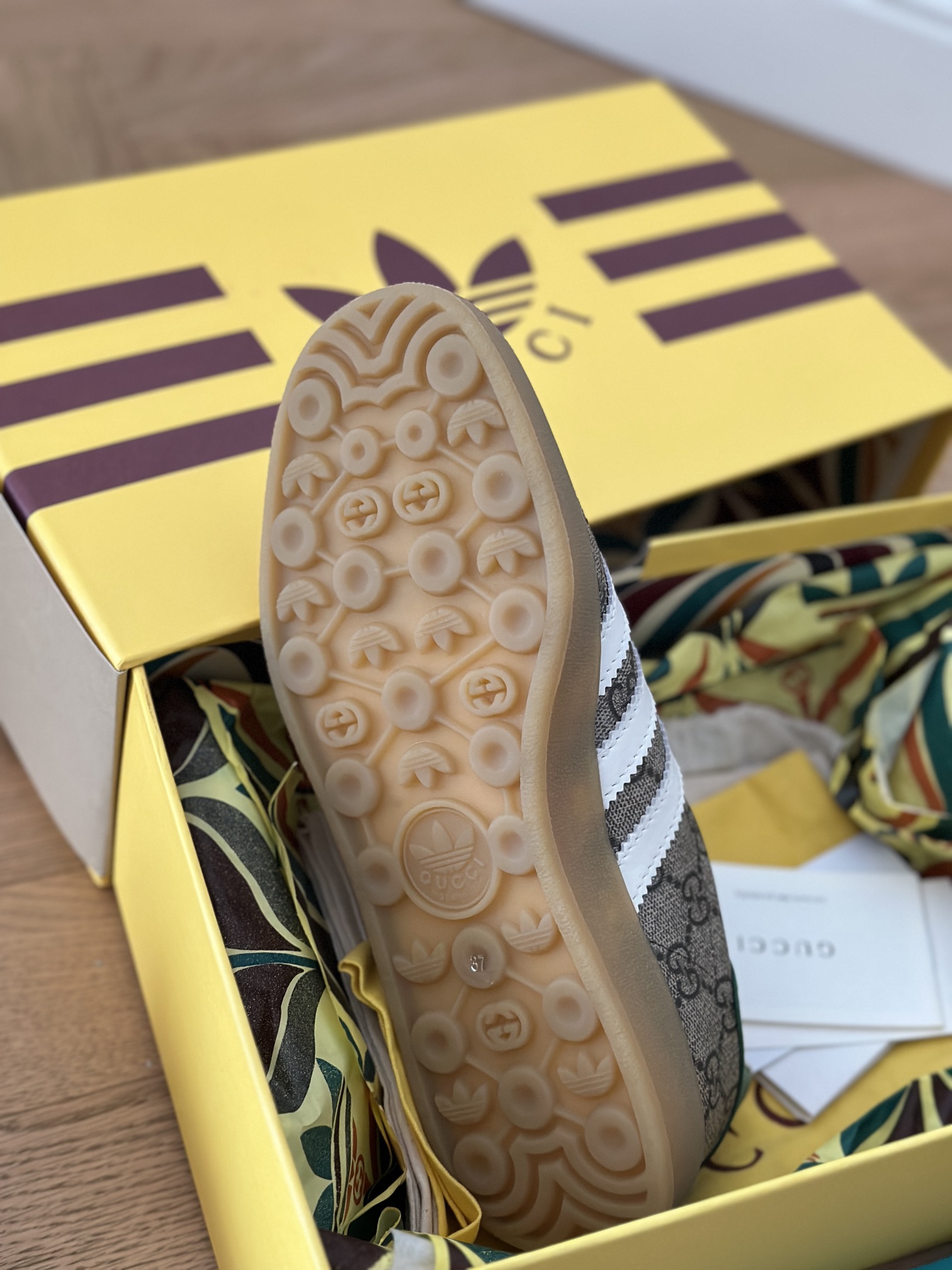 ad*sxG*u*i sneakers